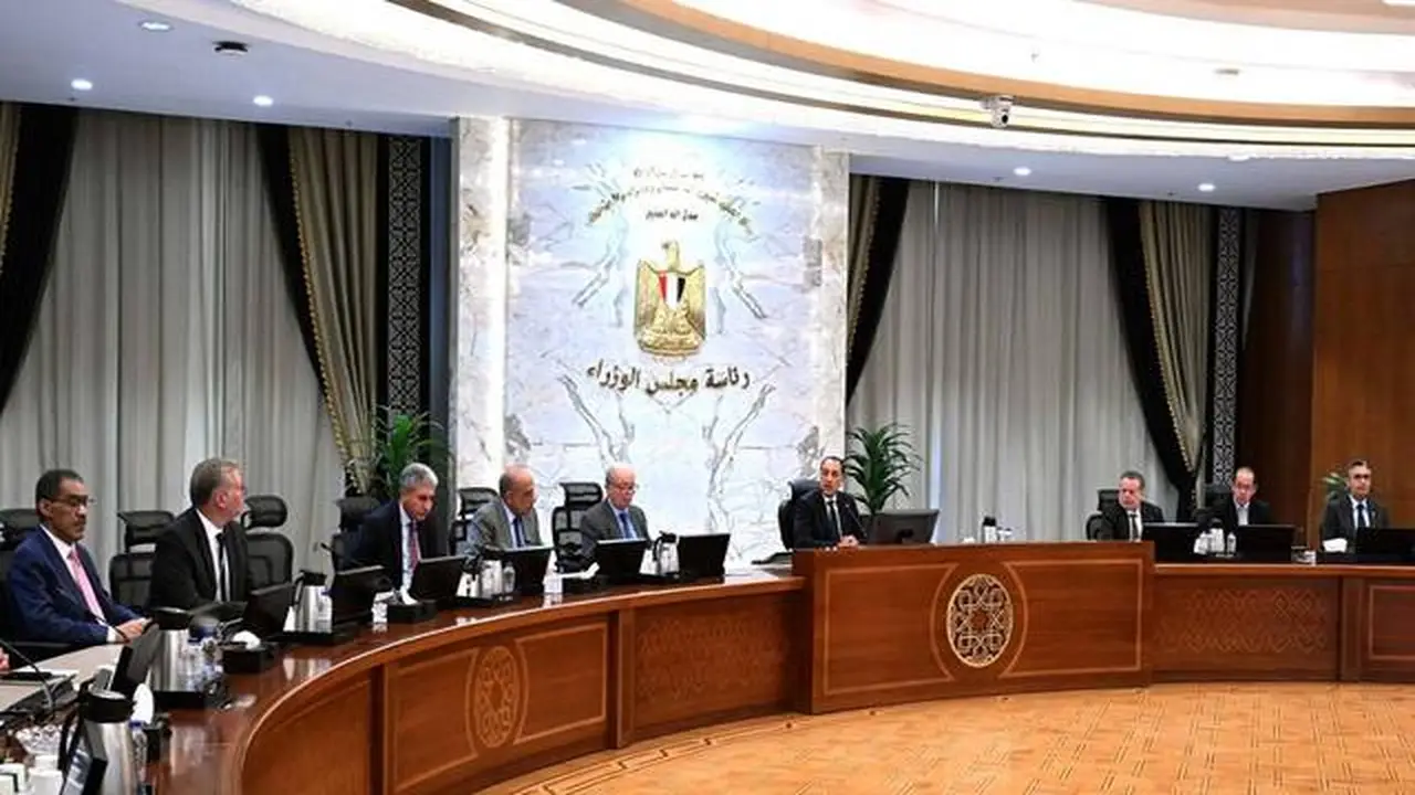 مصر تحقق وفورات في تدبير الخام بعد تأجيل تنفيذ مشروعات قومية كبرى